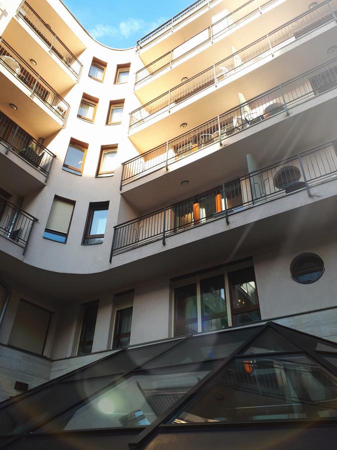 Gozsdu Suite Apartment Budapeste Exterior foto